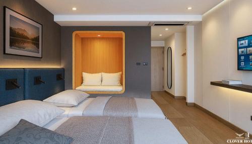 the clover hotel