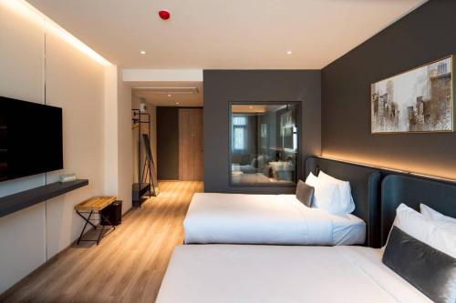 the clover hotel