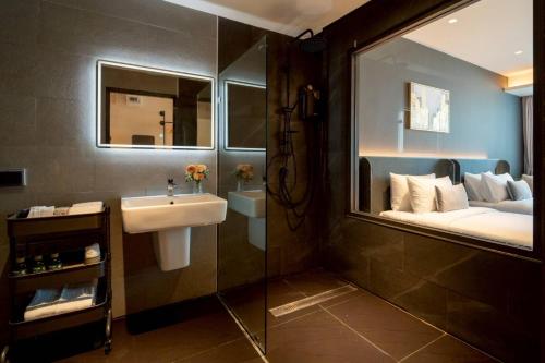 the clover hotel