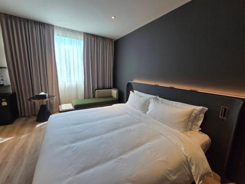 the clover hotel