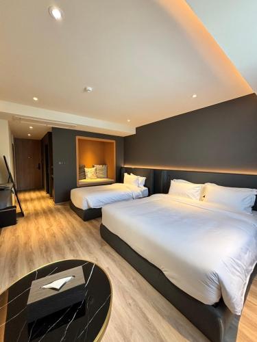 the clover hotel