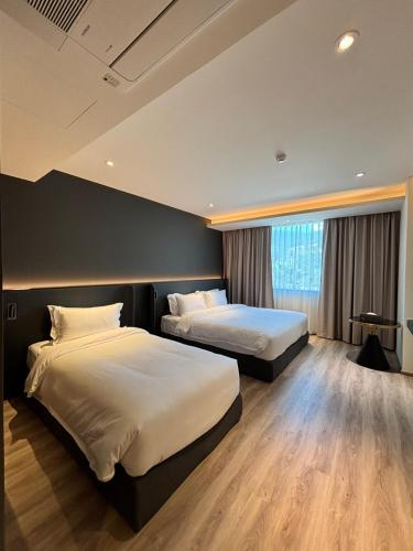 the clover hotel