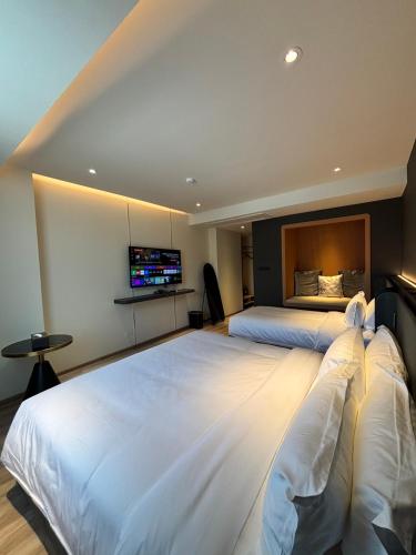 the clover hotel