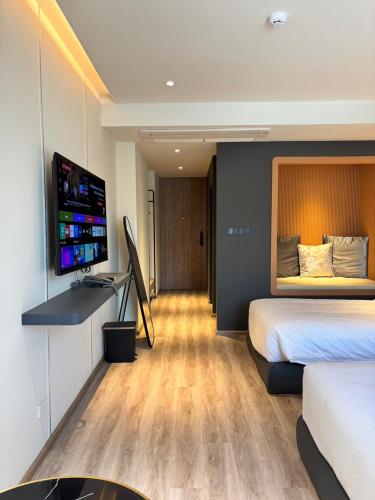 the clover hotel