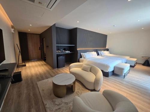 the clover hotel