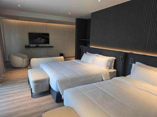 the clover hotel