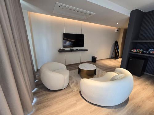 the clover hotel