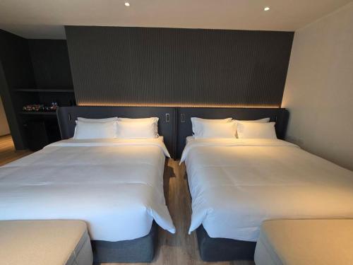 the clover hotel