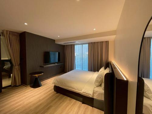 the clover hotel