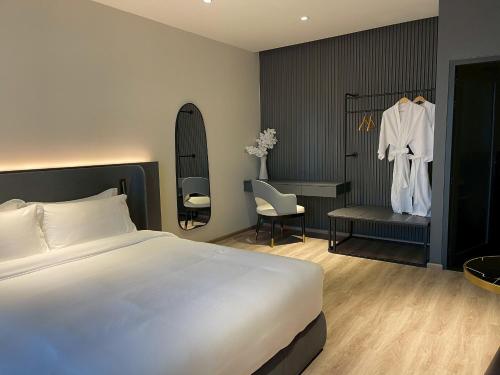 the clover hotel