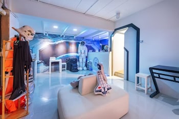 Space Station Hostel,,2 star