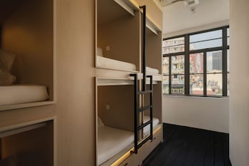 beat 1932 hostel at chinatown