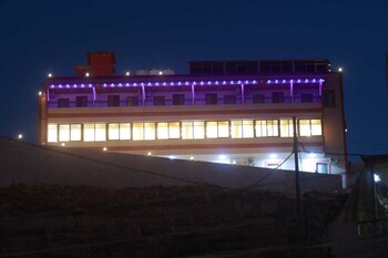 petra brothers hotel