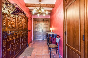 La Casa Del Trotamundos,,2 star