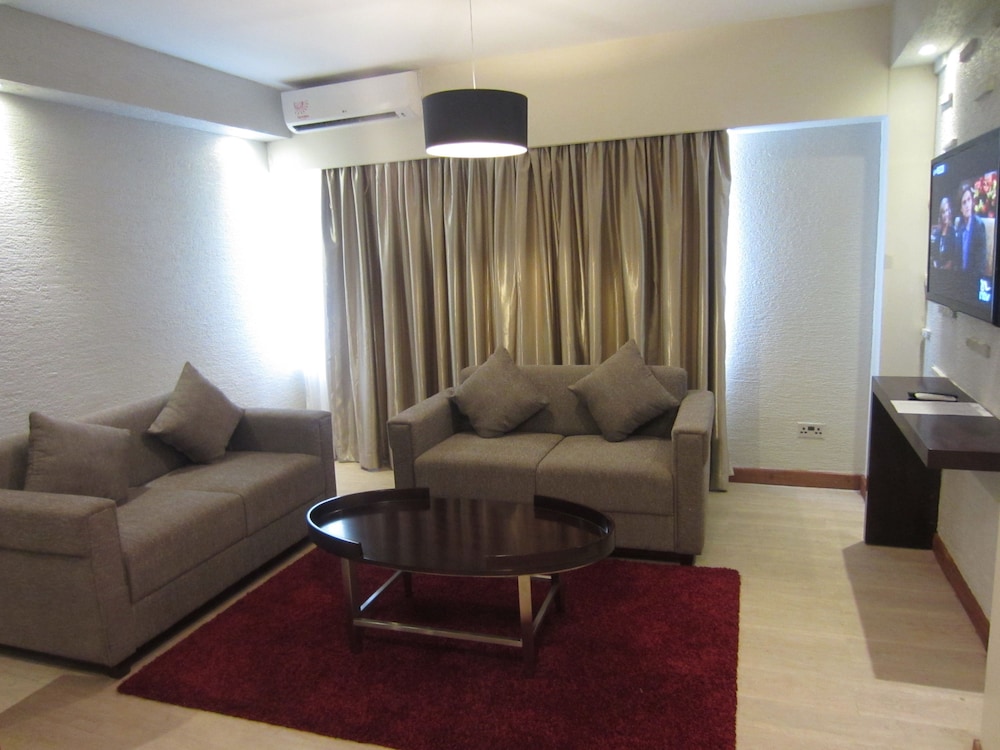 the zehneria hotel