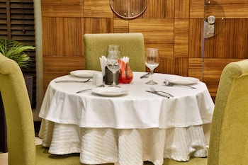 the zehneria hotel