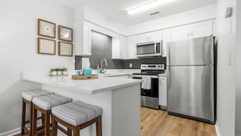 Gulf Walk By Avantstay West End Coastal Escape Renovated 1Br Condo Shared Pool & Beach Access,,4 star