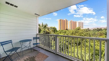 Gulf Walk By Avantstay West End Coastal Escape Renovated 1Br Condo Shared Pool & Beach Access,,4 star