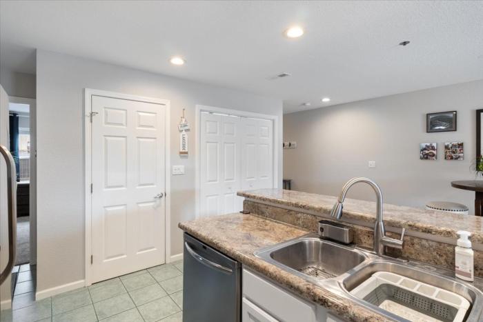 lakeview condo pools patio with grill near pb2 launch