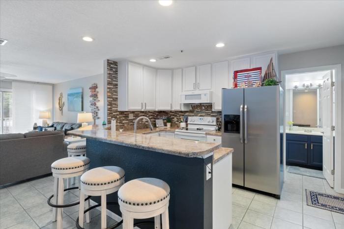 lakeview condo pools patio with grill near pb2 launch