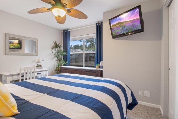 lakeview condo pools patio with grill near pb2 launch