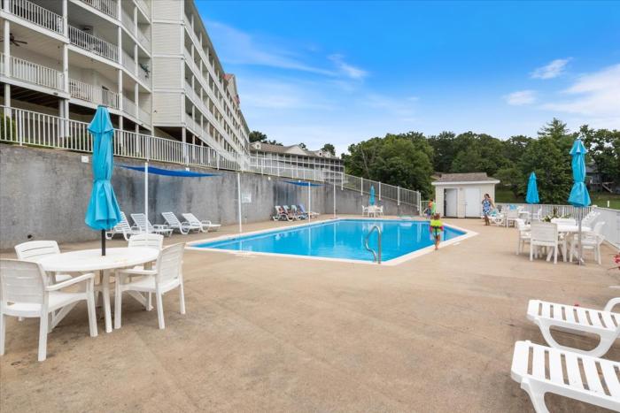 lakeview condo pools patio with grill near pb2 launch