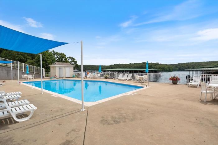 lakeview condo pools patio with grill near pb2 launch