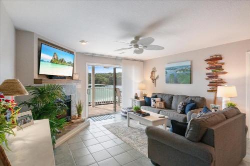 lakeview condo pools patio with grill near pb2 launch