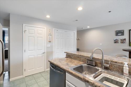 lakeview condo pools patio with grill near pb2 launch