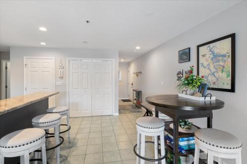 lakeview condo pools patio with grill near pb2 launch