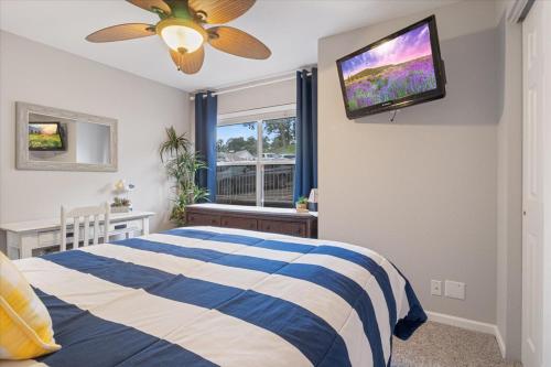 lakeview condo pools patio with grill near pb2 launch