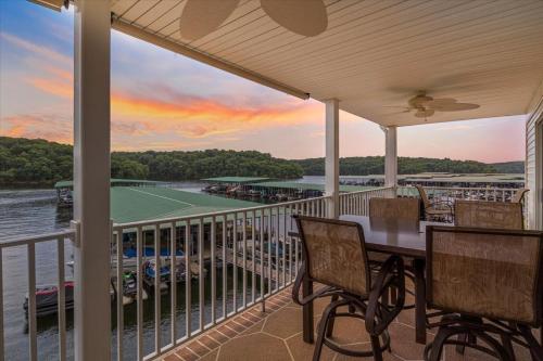lakeview condo pools patio with grill near pb2 launch