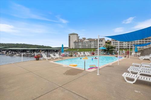 lakeview condo pools patio with grill near pb2 launch