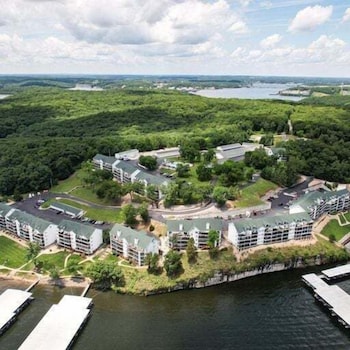 amazing lake views within state park gated pool