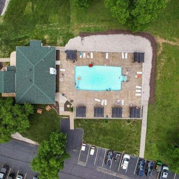 amazing lake views within state park gated pool