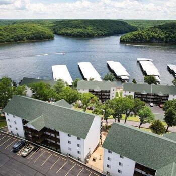 amazing lake views within state park gated pool