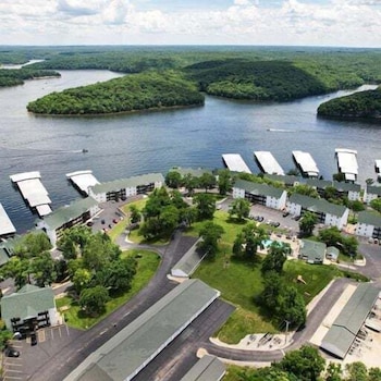 amazing lake views within state park gated pool