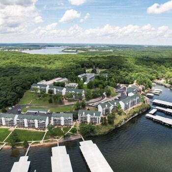 amazing lake views within state park gated pool