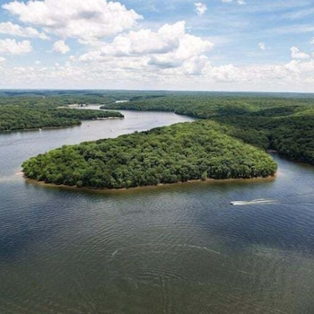 amazing lake views within state park gated pool