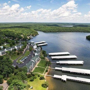 amazing lake views within state park gated pool