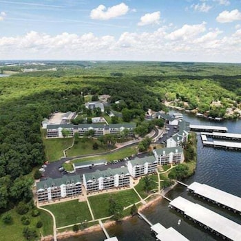 amazing lake views within state park gated pool