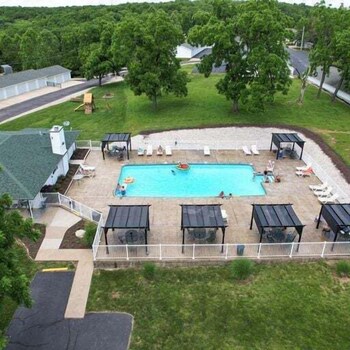 amazing lake views within state park gated pool