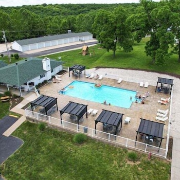 amazing lake views within state park gated pool