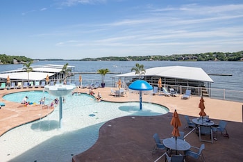 Island Life! Amazing Balcony-Views-Pool And Patio,,2 star