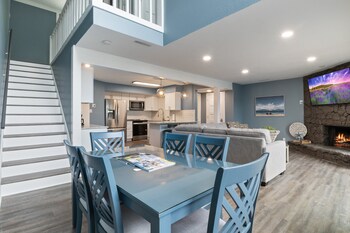 Our Cove Retreat - Perfect For Wave-Free Swimming, Tanning & Prime Location Fun!,,2 star