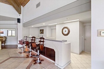 Nautical-Inspired Lakefront Unit W/ Awesome Views,,2 star