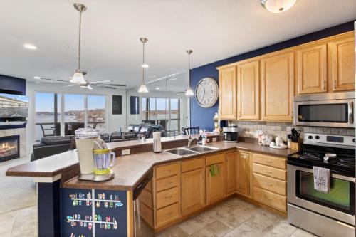 nautical inspired lakefront unit w awesome views