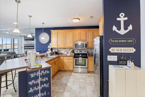 nautical inspired lakefront unit w awesome views