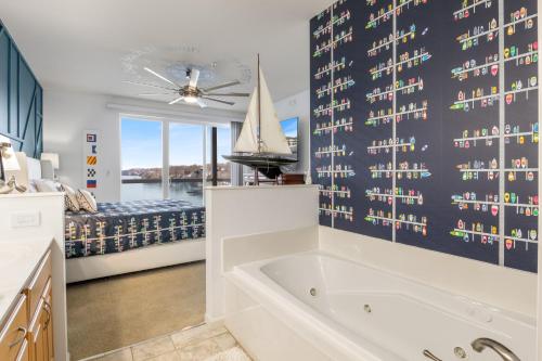 nautical inspired lakefront unit w awesome views