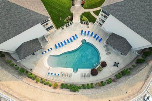 nautical inspired lakefront unit w awesome views